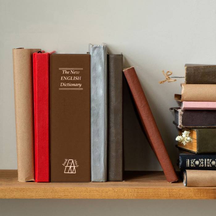 Сейф-книга "ENGLISH Dictionary" мала на замку з ключем Коричнева