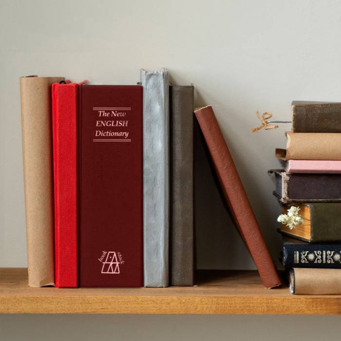 Сейф-книга "ENGLISH Dictionary" на замку з ключем Червона 265×200×65 мм
