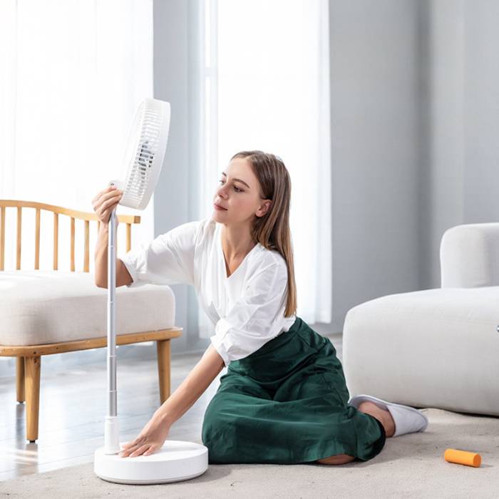Складной телескопический вентилятор на аккумуляторе с 3 скоростями Folding Fan Белый