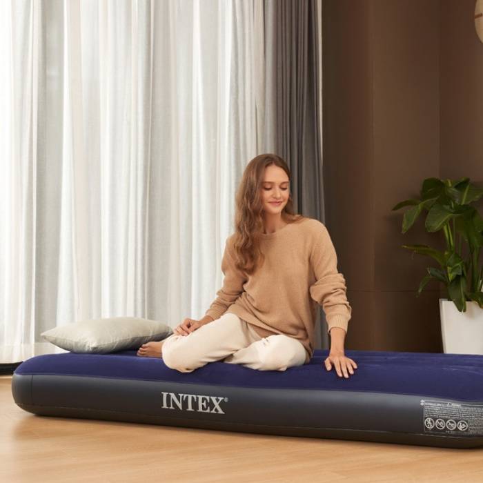 Велюровый надувной матрас 191x76x25 см для отдыха и сна Intex 64756 Синий