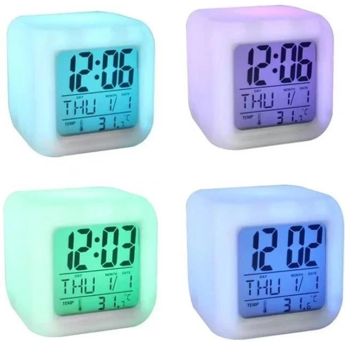 Світиться настільний годинник хамелеон CC100 RGB Годинник будильник з термометром і підсвічуванням